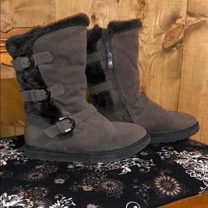 GIRLS BOOTS Size 4 by Dream Paws